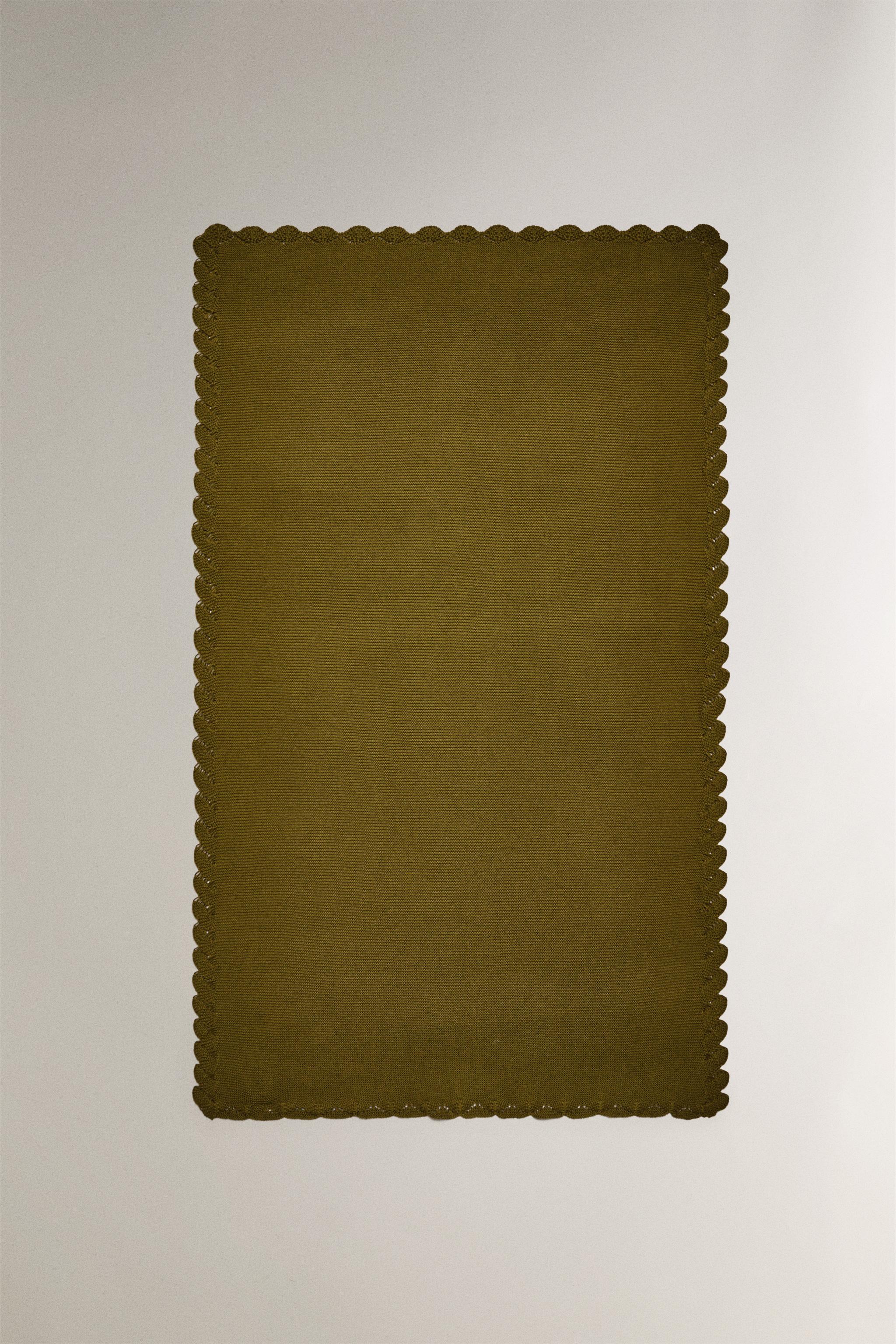 BABY BLANKET WITH CROCHET TRIM